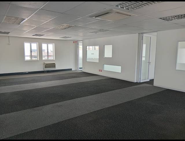 1,224M² BUILDING TO LET IN BRYANSTON